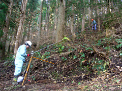 従来からあるコンパス測量の現場