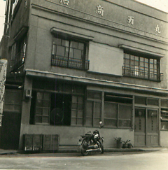 丸万商店の旧社屋