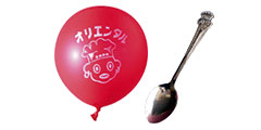 画像 販促に使われたスプーンと風船